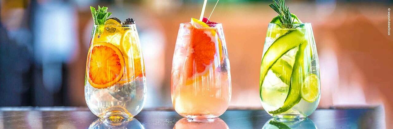 3 Cocktailgläser. Foto: AdobeStock
